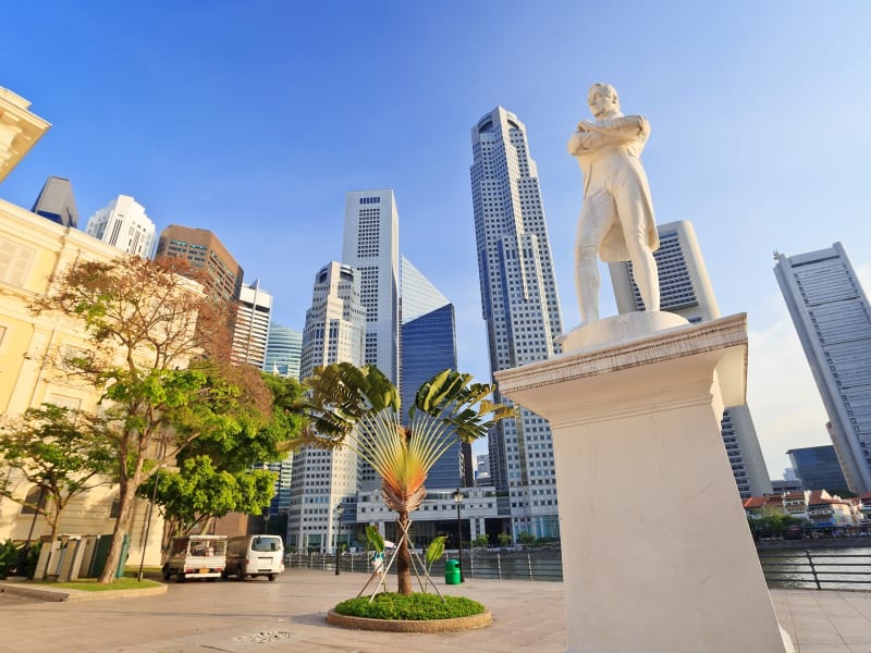 Singapore_Sir Stamford Raffles Statue_shutterstock_147685241