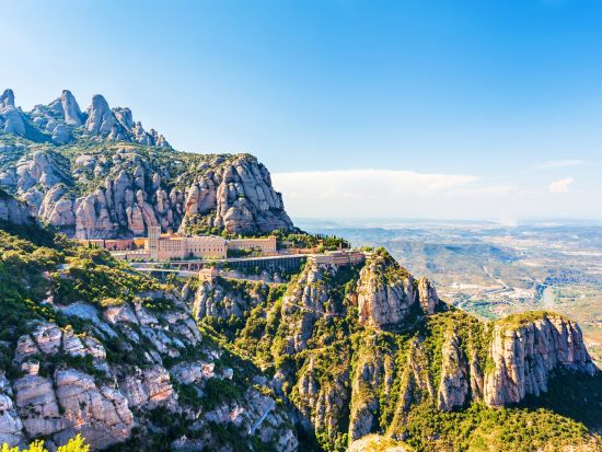 モンセラット 半日観光ツアー　たっぷりフリータイム　平日は少年聖歌隊のコーラス鑑賞も！＜混載／午前／日本語ガイド／バルセロナ発＞
