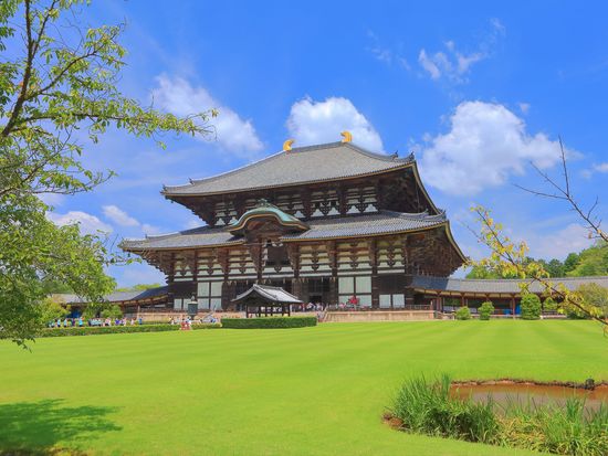 Japan_Nara_Todaiji temple_Buddha_pixta_41221740