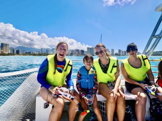 ウミガメシュノーケリング　アリアⅡ号　フラやタトゥーシールなどのハワイ文化体験も！ソフトドリンク付き　ワイキキ送迎可＜3時間／日本語または英語／ケワロ湾発＞