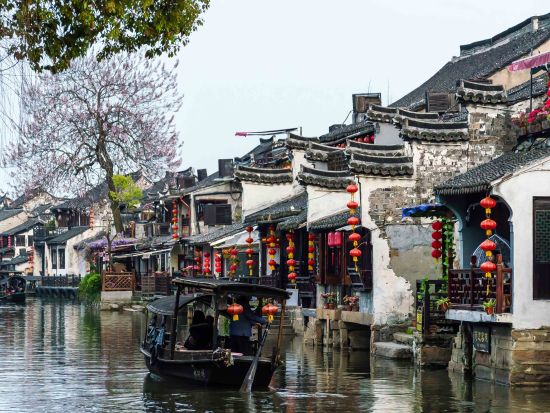 【上海発・蘇州1泊2日ツアー】拙政園＋獅子林＋虎丘＋寒山寺＋留園＋山塘街＋博物館＋平江路＜昼食付／専用車＋専属日本語ガイド／往復新幹線利用／日航ホテル宿泊＞