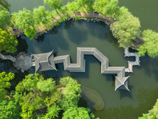 【上海発・蘇州1泊2日ツアー】拙政園＋獅子林＋虎丘＋寒山寺＋留園＋山塘街＋博物館＋平江路＜昼食付／専用車＋専属日本語ガイド／往復新幹線利用／日航ホテル宿泊＞