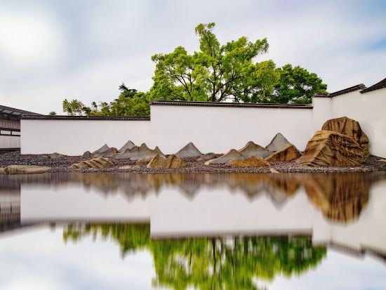 【上海発・蘇州1泊2日ツアー】拙政園＋獅子林＋虎丘＋寒山寺＋留園＋山塘街＋博物館＋平江路＜昼食付／専用車＋専属日本語ガイド／往復新幹線利用／日航ホテル宿泊＞