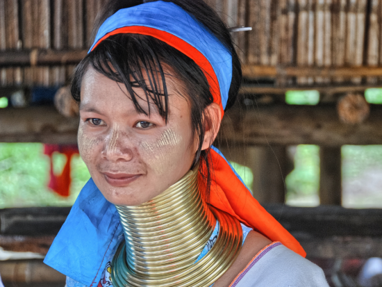 遅め出発！メークロン線路市場で列車乗車＋ダムヌンサドゥアック水上マーケットツアー　貸切プランなら早朝空港お迎え可＜1日／昼食付／日本語ガイド＞