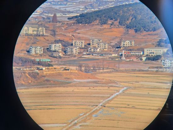 北朝鮮が見えるスターバックスへ！ 半日or 望遠市場韓国グルメランチ&おやつプラン or 北漢山スタバ＆恩平韓屋村プラン＜ホテルお迎え／日本語ガイド＞