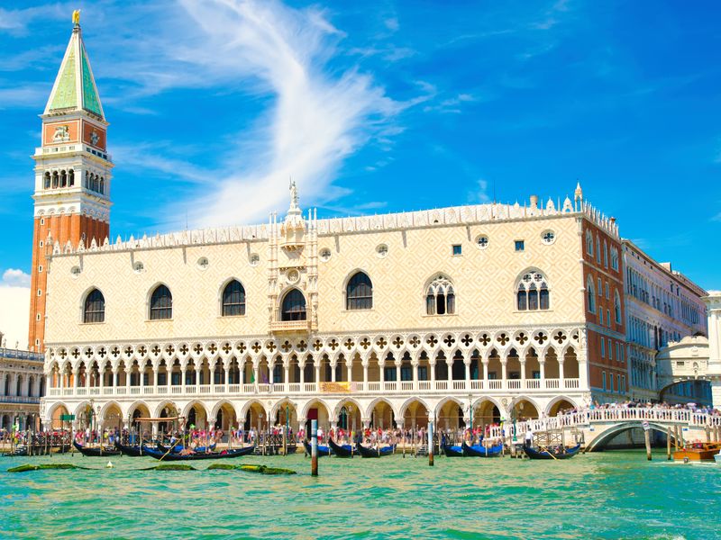 Italy_Venice_Doge-Palace_shutterstock_687023041