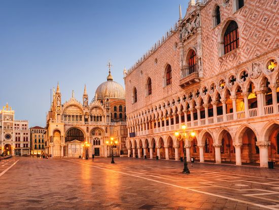 Italy_Venice_Doges_palace_San_Marco_Cathedral_shutterstock_251723872