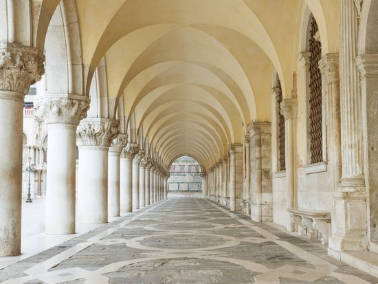 Italy_Venice_Doge-Palace_shutterstock_503362966