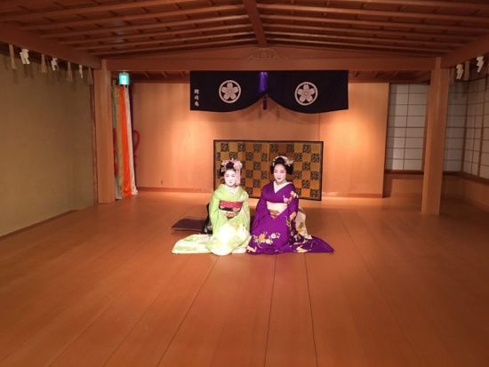 【昼 催行】舞妓さん鑑賞＋和食または洋食お弁当＋飲み放題付　京都・岡崎に佇むモダン邸宅『岡崎庵』で唯一無二の時間を体験＜お部屋貸切／撮影自由／最大60名様＞