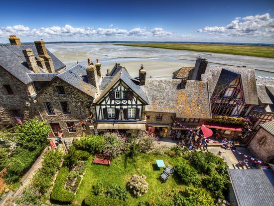 MontSaintMichel_Village_shutterstock_358867853