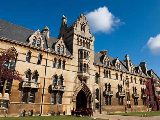 コッツウォルズ2つの村とオックスフォード日帰りツアー＜日本語アシスタント／ロンドン発＞by Mybus