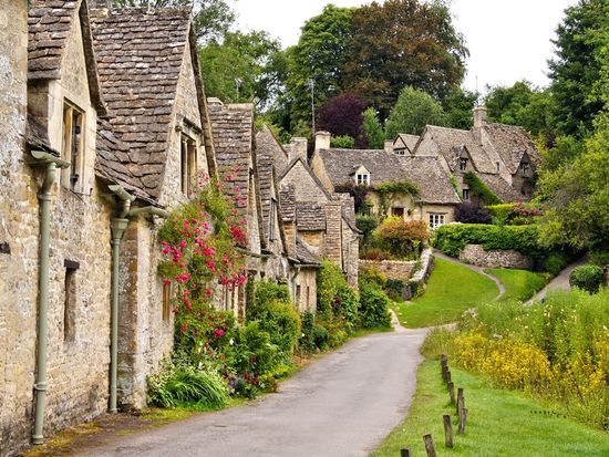 Bibury_Arlington Row_shutterstock_172701116