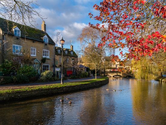 UK_Cotswolds_Bourton on the Water_shutterstoc