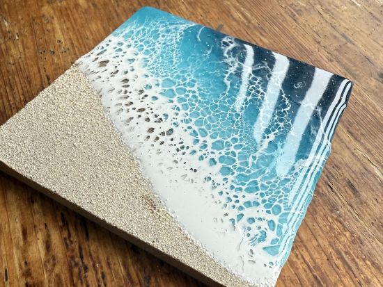 レジンアート体験 宮古島の美しい「海」を描く -コースター・ウミガメ・時計・シーサーの6種類から選択可能-＜約50分～2時間／宮古島＞