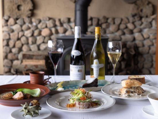 貸切タクシーツアー 佐渡金山で栄えた「京町通り」古民家レストランで「文弥人形芝居」鑑賞＆佐渡フレンチ・北沢浮遊選鉱場ライトアップ見学プラン＜夕食付／佐渡市＞