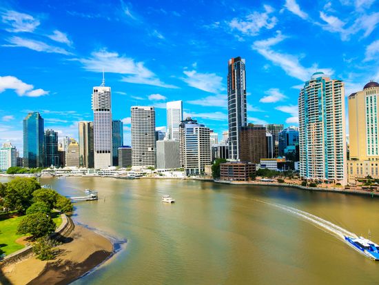 Australia_Brisbane_skyline_shutterstock_379544371