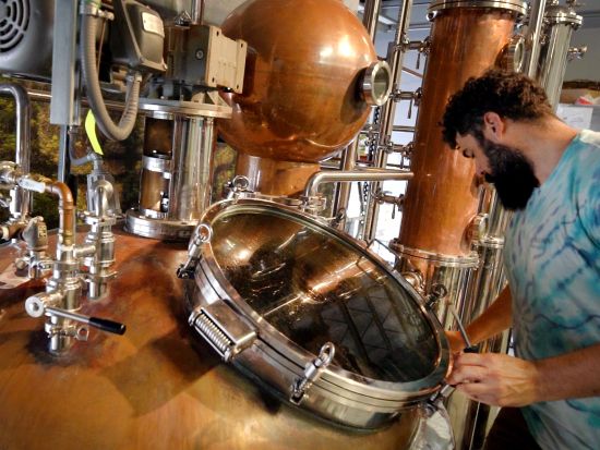 コオラウ蒸留所見学ツアー　ハワイ唯一のウイスキー蒸留所「コオラウ蒸留所」の内部を見学！ウイスキー試飲付き♪＜1時間／英語ガイド＞