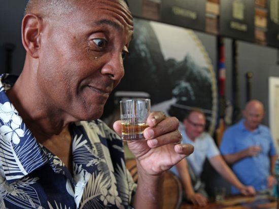 コオラウ蒸留所見学ツアー　ハワイ唯一のウイスキー蒸留所「コオラウ蒸留所」の内部を見学！ウイスキー試飲付き♪＜1時間／英語ガイド＞