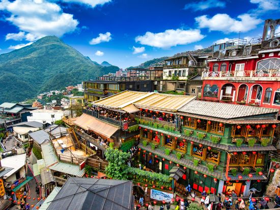 Taiwan_Jioufen_pixta_60188511_M