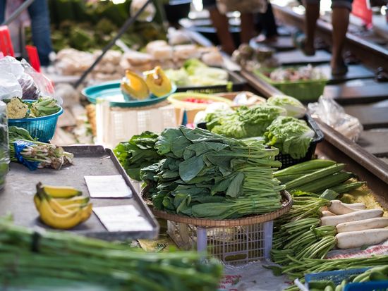 Thailand_Bangkok_Maeklong Railway Market_shutterstock_494349574