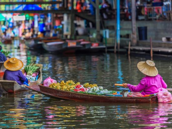 【貸切】メークロン線路市場＋ダムヌンサドゥアック水上マーケット＋象乗り観光ツアー＜1日／日本語ガイド／昼食＞