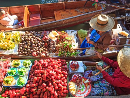 【貸切】メークロン線路市場＋ダムヌンサドゥアック水上マーケット＋象乗り観光ツアー＜1日／日本語ガイド／昼食＞