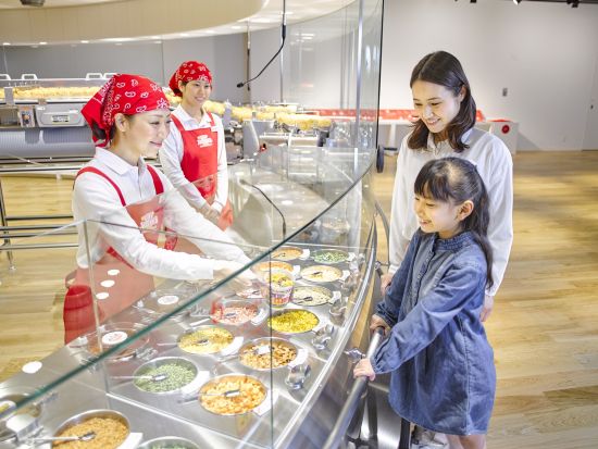 【大人気カップヌードル手作り体験確約！】池田周遊の旅 カップヌードルミュージアム＋小林一三記念館＋茶道・香道体験＋温泉入浴＜タクシー利用／1日／昼食付＞