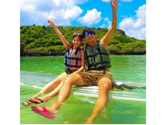 ☆スプリングセール実施中☆【全年齢対応可能！少人数制・早い者勝ち！！】大人気のクリアSUPツアー～海の上から海中探検～＜1時間／写真データ付／宮古島＞