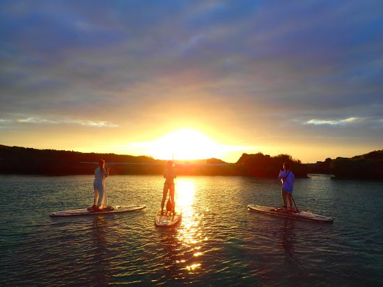 サンライズSUP 静かな時間に日の出を見ながらSUP体験 早起きして宮古島で特別な時間を過ごそう＜1時間半／写真データ付／宮古島＞