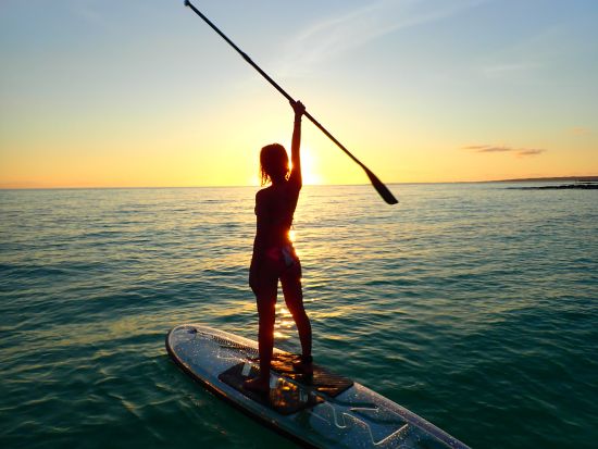サンライズSUP 静かな時間に日の出を見ながらSUP体験 早起きして宮古島で特別な時間を過ごそう＜1時間半／写真データ付／宮古島＞