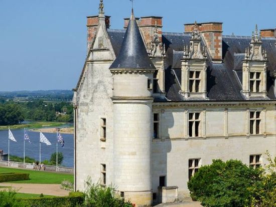 【1名から催行！】世界遺産ロワール渓谷の3つの古城めぐり シャンボール城＋シュノンソー城＋アンボワーズ城＜4月～10月のみワイン試飲付き／パリ発／英語ガイド＞　