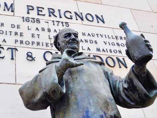 【1名から催行！】シャンパーニュ地方の魅力探訪！世界売上第3位の名門メゾン「ニコラ・フィアット」を含む2つのワイナリー訪問＆試飲＜パリ発／英語ガイド＞