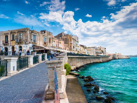 シチリア2泊3日観光ツアー　タオルミーナ＋シラクーサ訪問＜貸切／朝食付き／カターニヤ空港発＞by Max Harvest