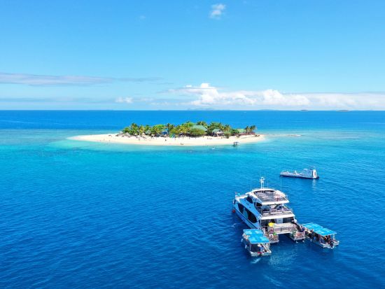 サウスシー アイランド日帰りクルーズ　高速艇で行く！美しい珊瑚礁に囲まれた無人島で自由時間＋ママヌザ諸島めぐり＜昼食付／ナンディ・デナラウ発＞