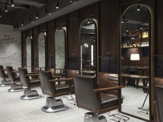 「JUNO HAIR 明洞2号店」 顔型＆肌色に合わせたヘアデザインが叶う 髪の状態に合わせてヘアケアやスパが選択可能＜英語対応可＞