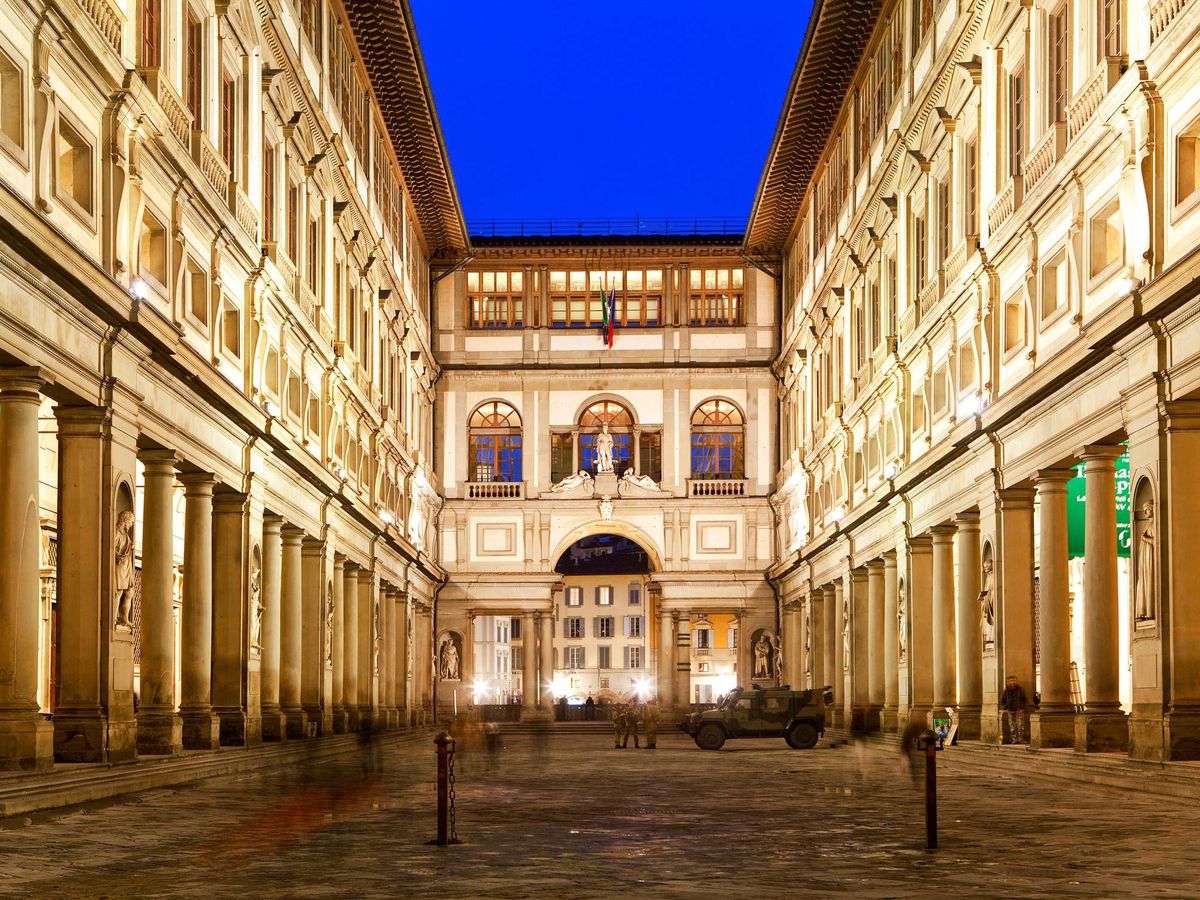 Florence_Uffizi_Night_shutterstock_1173277405