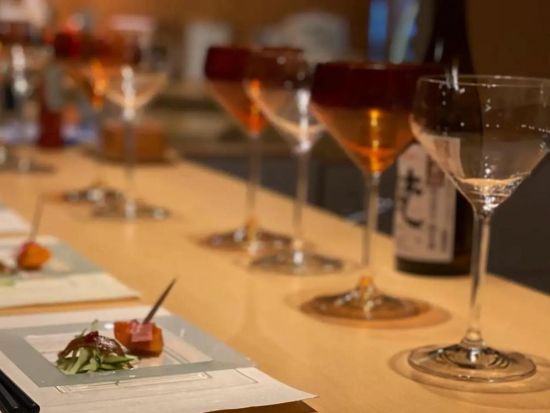 【地酒 飲み比べ体験】老舗酒屋で楽しむ福井地酒飲み比べ体験　漆塗りグラスで特別なひとときを＜鯖江＞