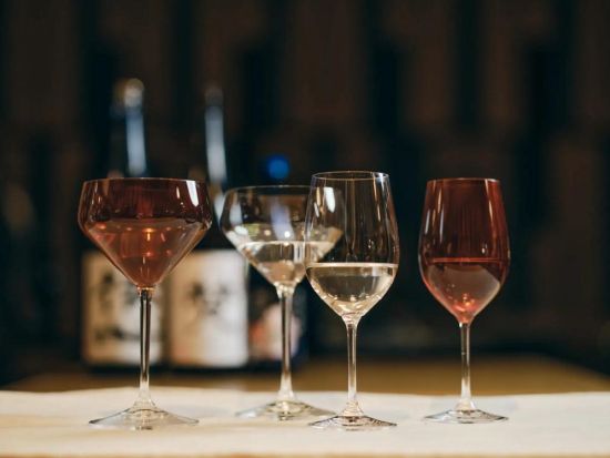 【地酒 飲み比べ体験】老舗酒屋で楽しむ福井地酒飲み比べ体験　漆塗りグラスで特別なひとときを＜鯖江＞