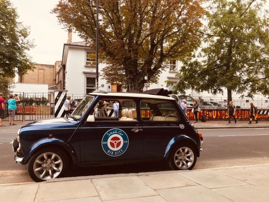 ビートルズの軌跡を辿る2時間ツアー　レトロなミニクーパーで移動！＜貸切／英語ガイド＞