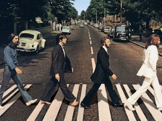 beatles-tour-of-london-abbey-road-crossing