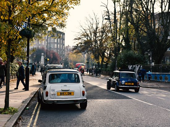 smallcarBIGCITY-Classic-Mini-Cooper-hire-Car-tours-of-London-Beetles-Rock-Roll-Tour-Lilly-Dot-Abbey-Road