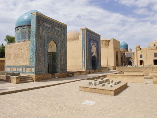 サマルカンドウォーキングツアー　グリ・アミール廟＋レギスタン広場＋ショブバザール＋ハズラティヒズル・モスク＋シャーヒ・ズィンダ廟群 ＜日本語ガイド／昼食付き＞