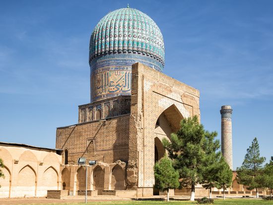 Bibi_ Khanym Mosque_shutterstock_619520435