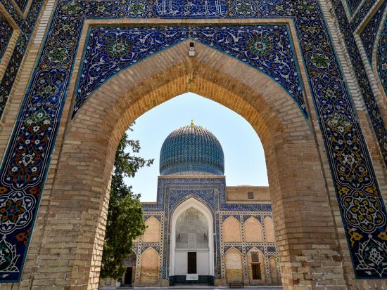 サマルカンドウォーキングツアー　グリ・アミール廟＋レギスタン広場＋ショブバザール＋ハズラティヒズル・モスク＋シャーヒ・ズィンダ廟群 ＜日本語ガイド／昼食付き＞