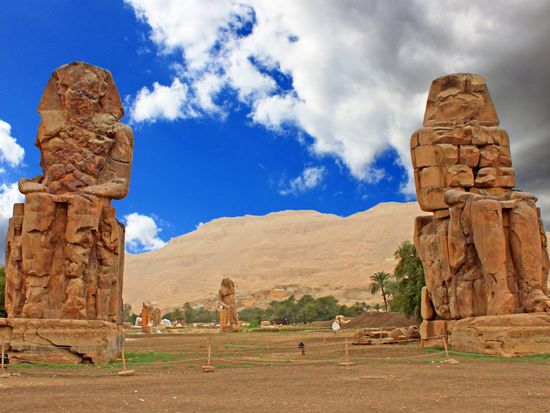 Luxor_Colossi of_Memnon_shutterstock_408449143