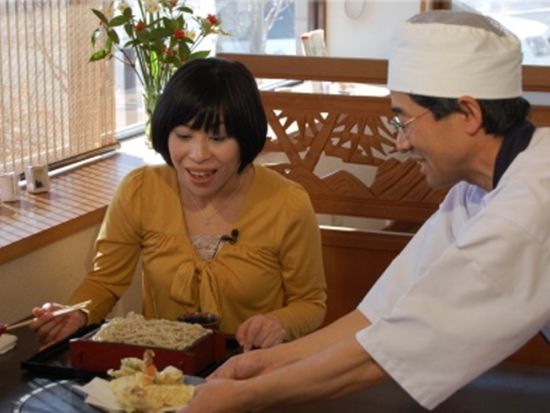 そば打ち体験 石臼挽きから始める本格的なそば打ち お食事のアップグレードオプションあり＜2時間／観音亭／伊東＞