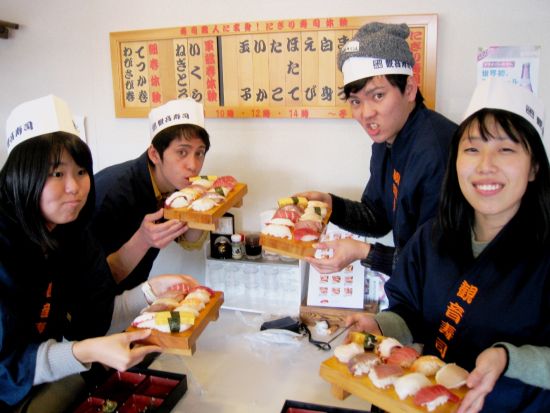 にぎり寿司体験 伊豆の新鮮な魚を使用！作務衣と職人帽で気分は寿司職人＜1.5時間／あかざわ／伊東＞