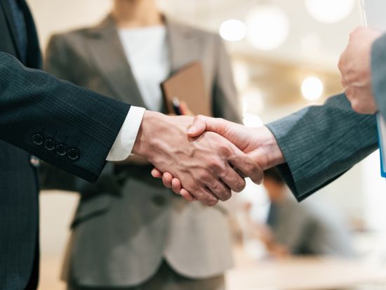 【通訳またはアシスタント手配】展示会・商談会アテンドサービス　イタリア語通訳＜3・7時間＞by MAX HARVEST