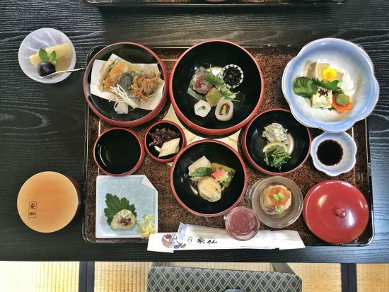 【国指定史跡　隨心院　貸切体験】小野小町や皇室ゆかりの門跡寺院　客殿を貸切で精進料理に舌鼓＋境内自由拝観＋写経体験も可能＜約2時間／山科区小野御霊町＞