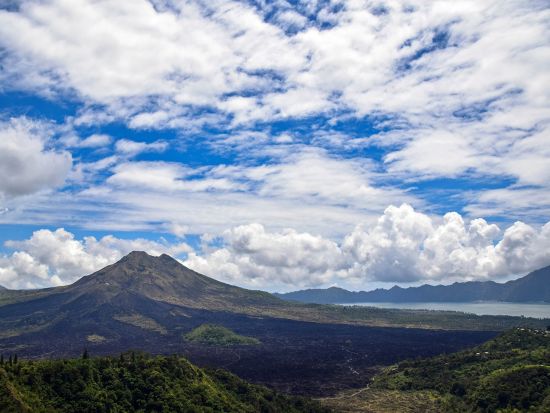 【フローティングブレックファースト+キンタマーニ+ティルタウンプル寺院 】非日常の朝食から始まる絶景を巡るツアー«貸切/日本語ガイド/ホテル送迎/アレンジ自由»